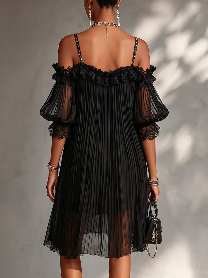 Victoria | Minivestido negro plisado con hombros descubiertos