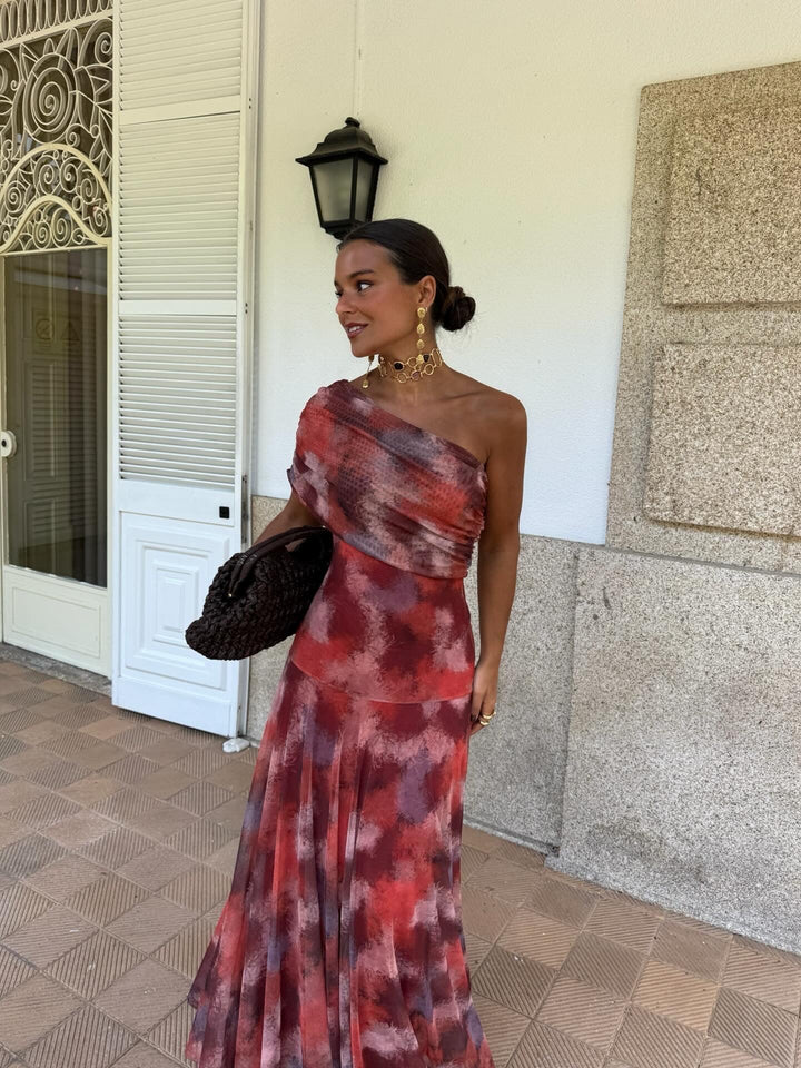 Vestido largo con hombros al aire en tonos acuarela