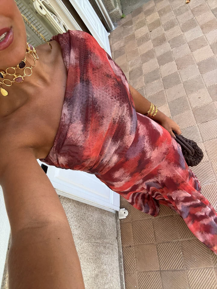 Vestido largo con hombros al aire en tonos acuarela