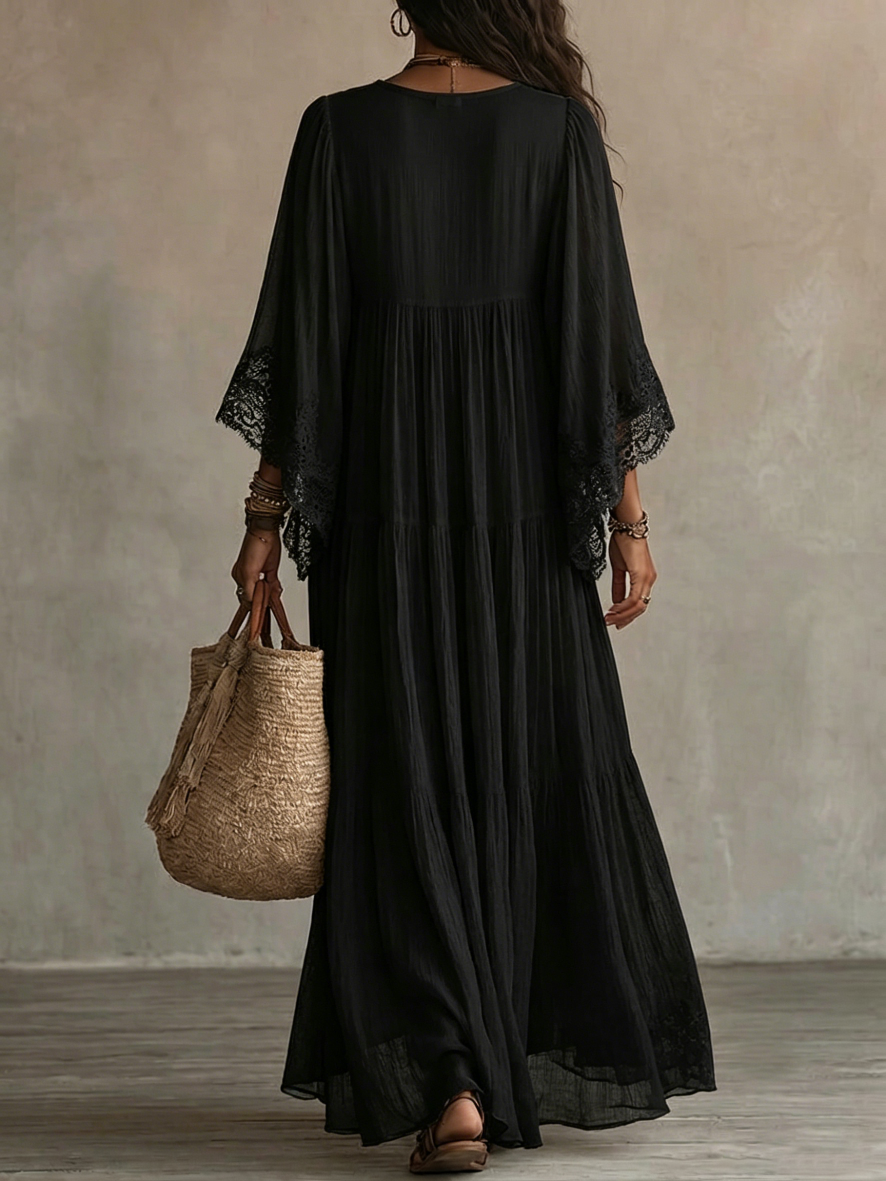 Adelaida| Vestido largo negro con escote en V y mangas de murciélago